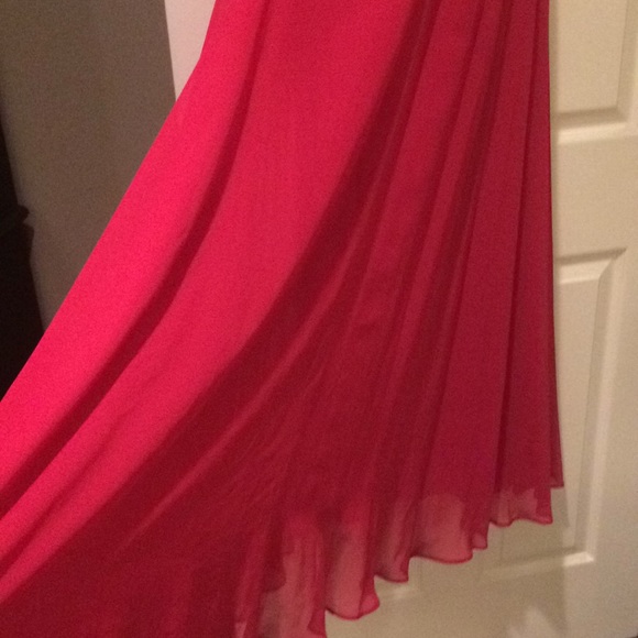 Gown - Picture 3 of 4